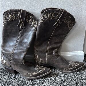 Brown Western Cowboy Boots with Embroidered Design